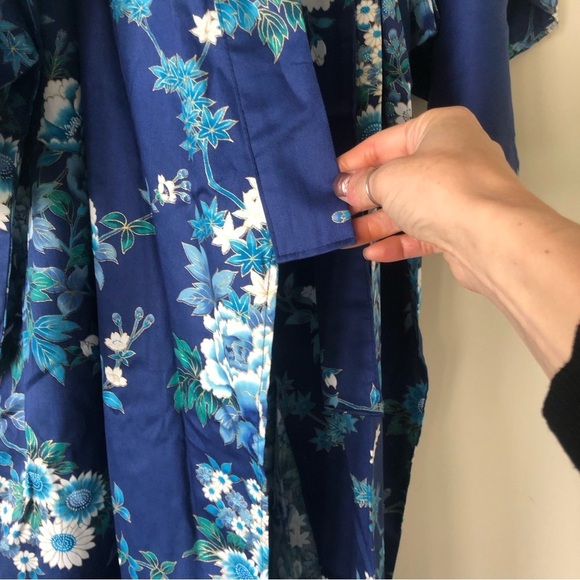 Smithsonian Institute Blue Floral Kimono Size Medium Made in Japan - Picture 6 of 9